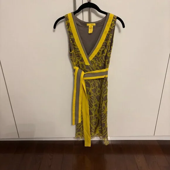 Catherine Malandrino Sheer and Silk Yellow Sz 2 - Picture 2 of 6